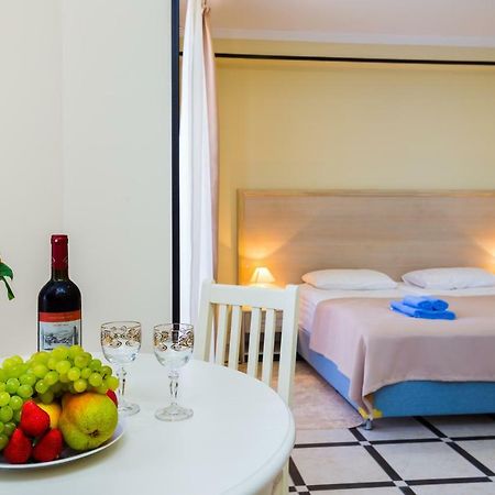 Bmg Hotel Sukhumi Luaran gambar