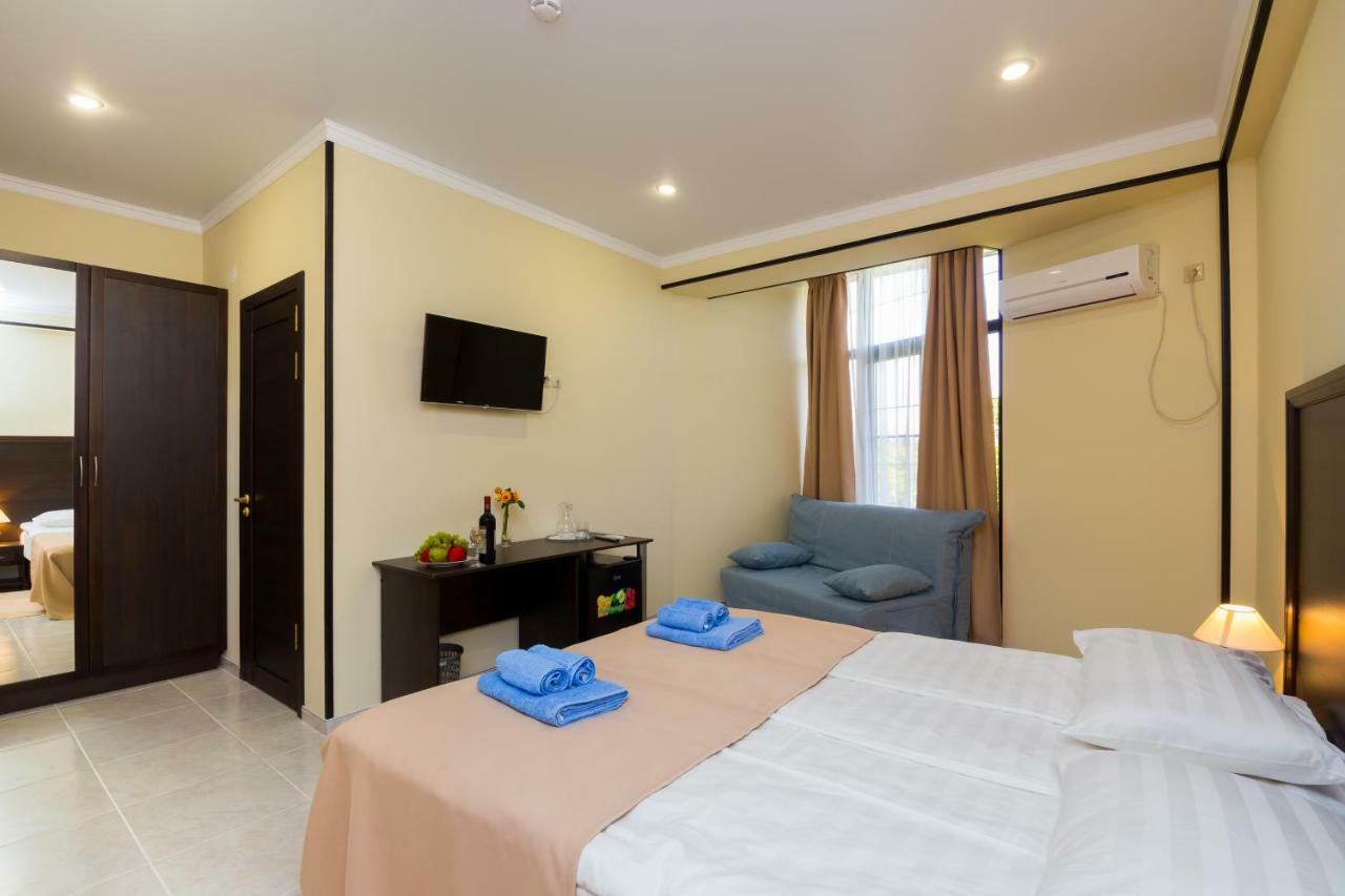 Bmg Hotel Sukhumi Luaran gambar