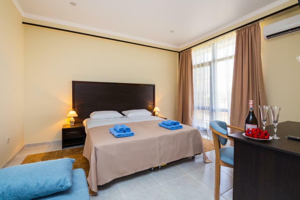 Bmg Hotel Sukhumi Luaran gambar