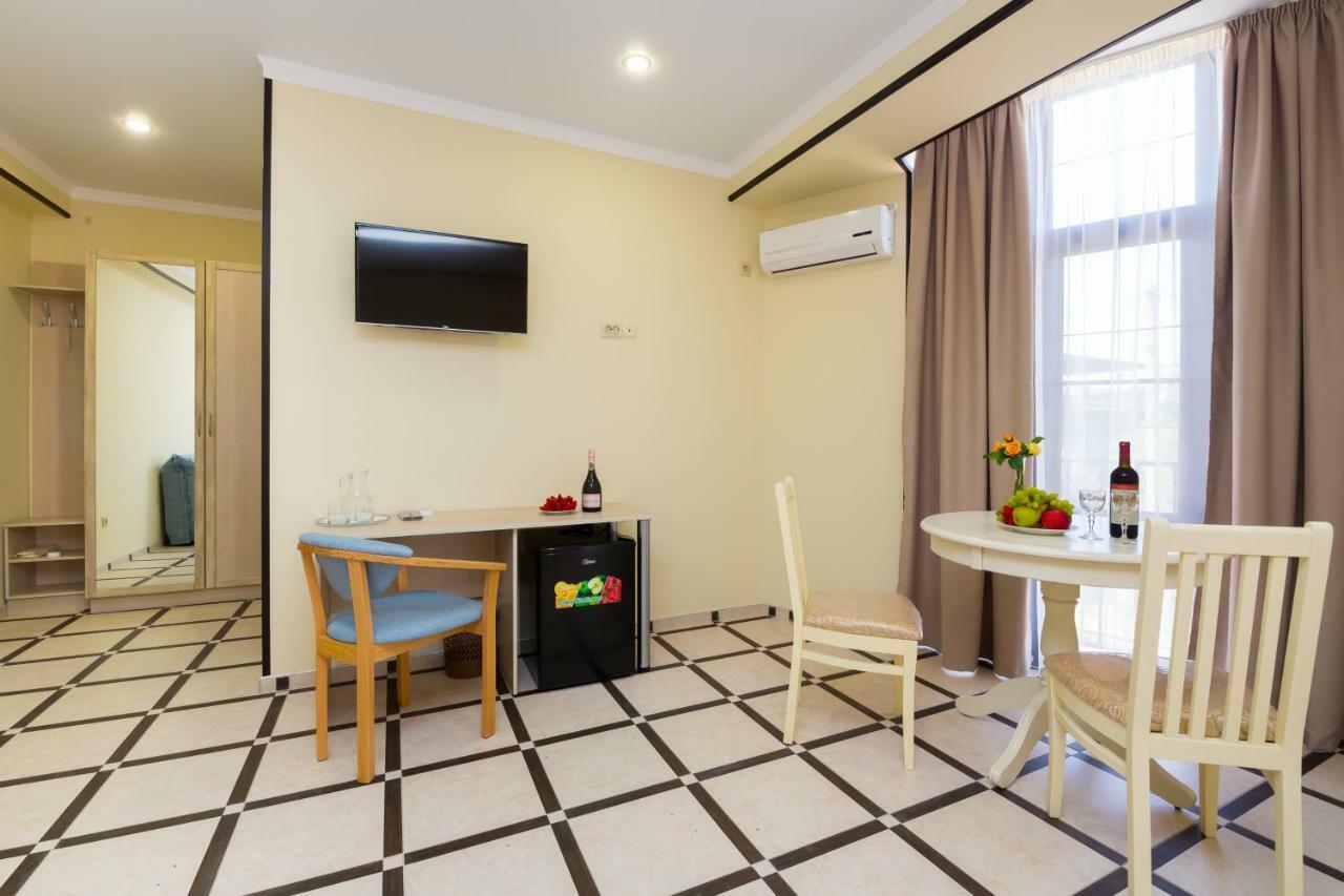 Bmg Hotel Sukhumi Luaran gambar