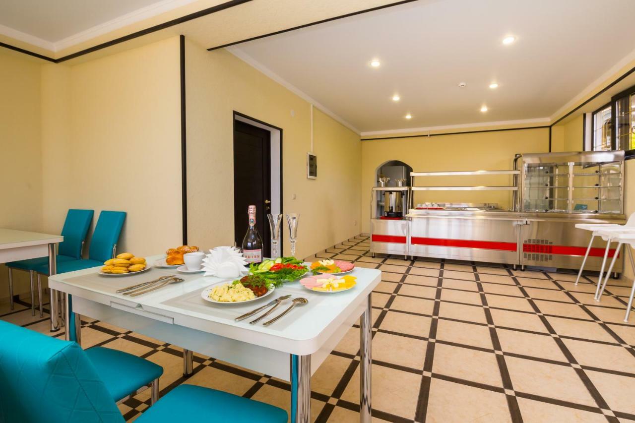 Bmg Hotel Sukhumi Luaran gambar