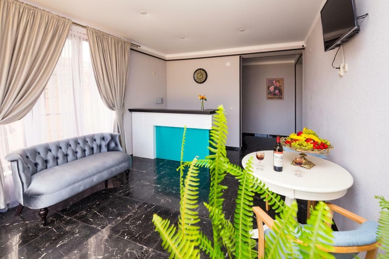 Bmg Hotel Sukhumi Luaran gambar