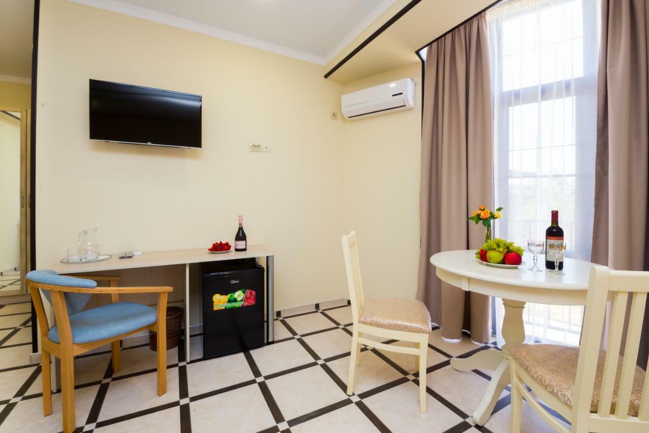 Bmg Hotel Sukhumi Luaran gambar
