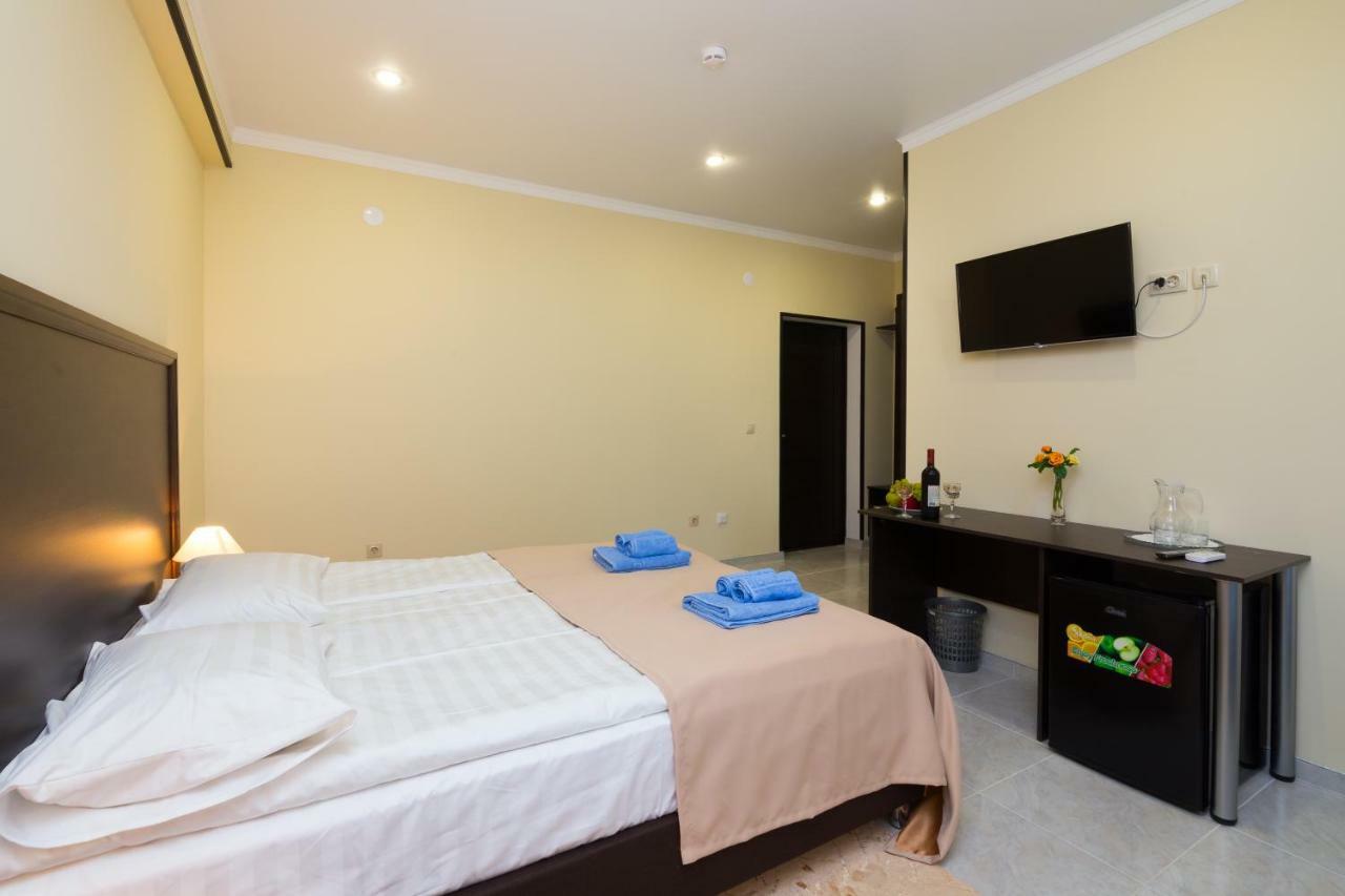 Bmg Hotel Sukhumi Luaran gambar